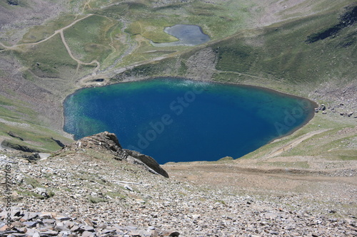 Le lac d'Oncet au pied du Pic du Midi de Bigorre (Pyrénées) photo