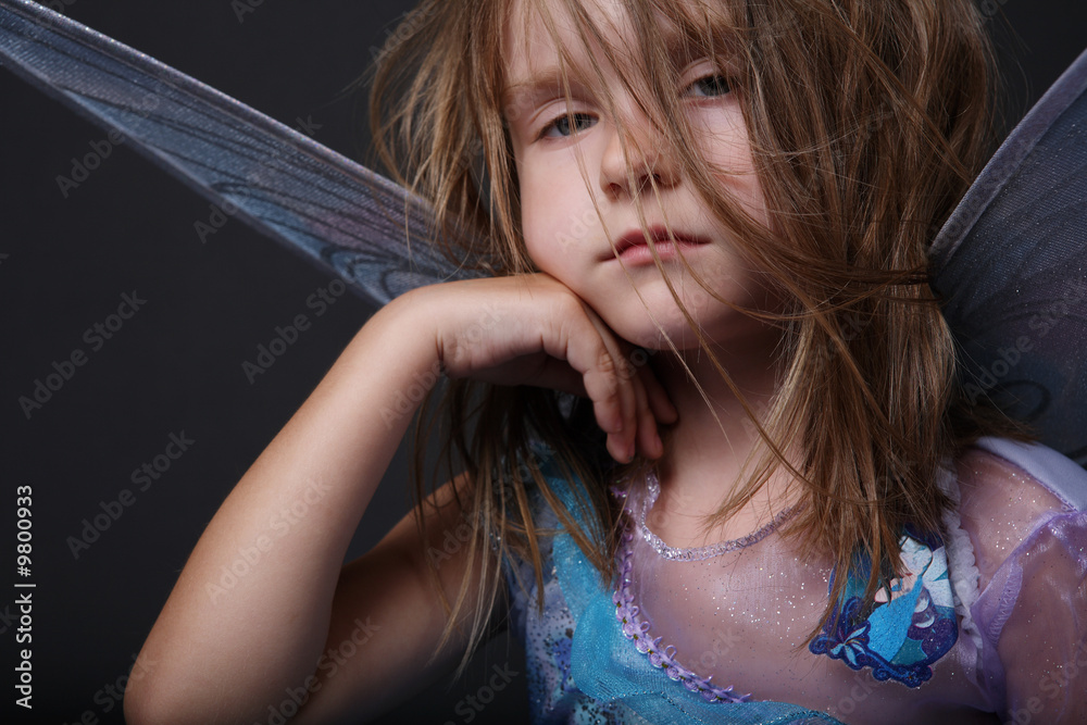 Behang Beautiful little girl posing in good fairy costume with wings.