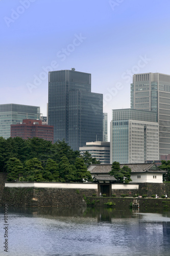 Old and new Tokyo © Keith Tarrier