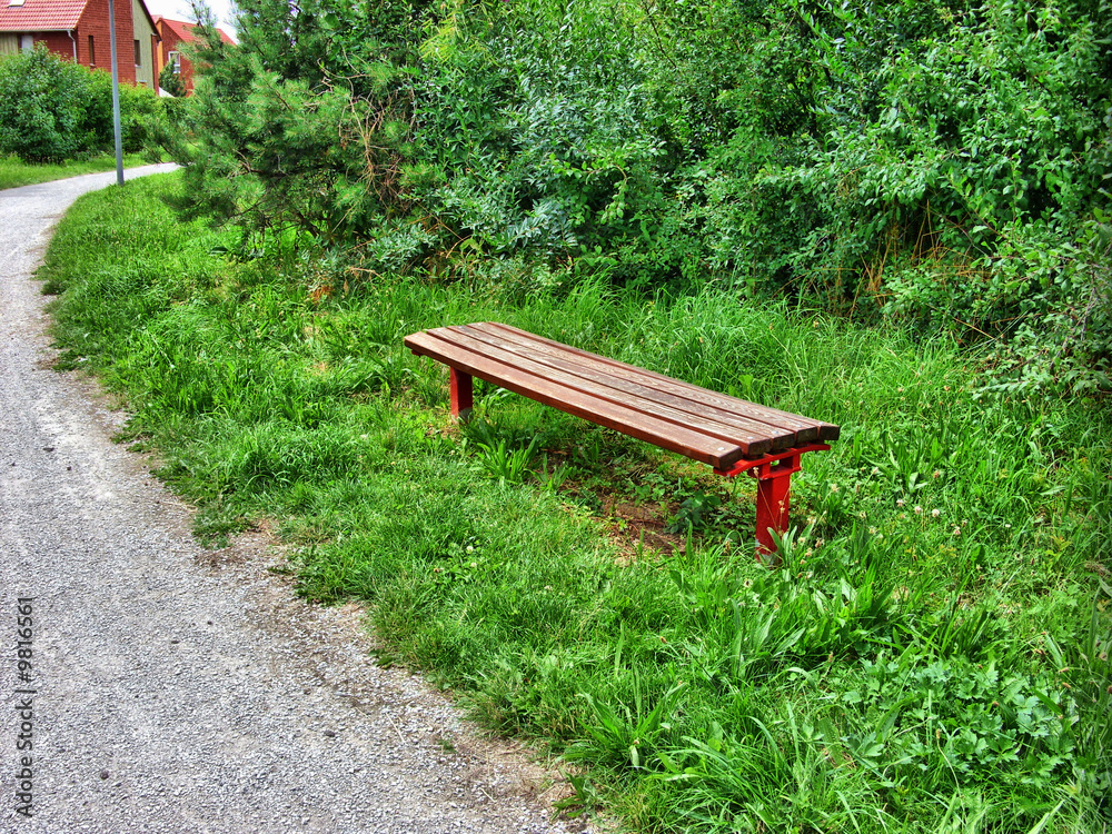 Rote Parkbank am Kiesweg Rote Parkbank am Kiesweg