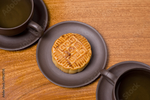 moon cake and tea