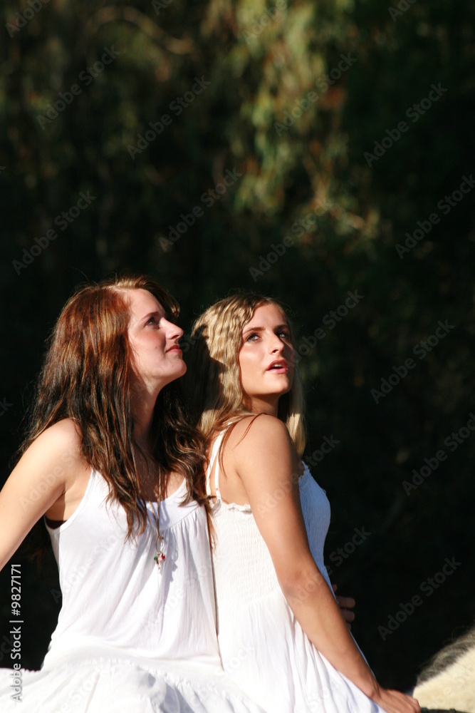 Fototapeta premium 2 girls