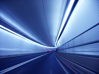 Fotobehang Tunnel Blauwe tunnel met diepe perspectief  © Alyona Burchette