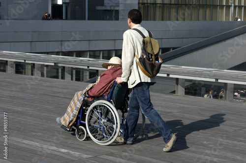 fauteuil roulant © milphoto