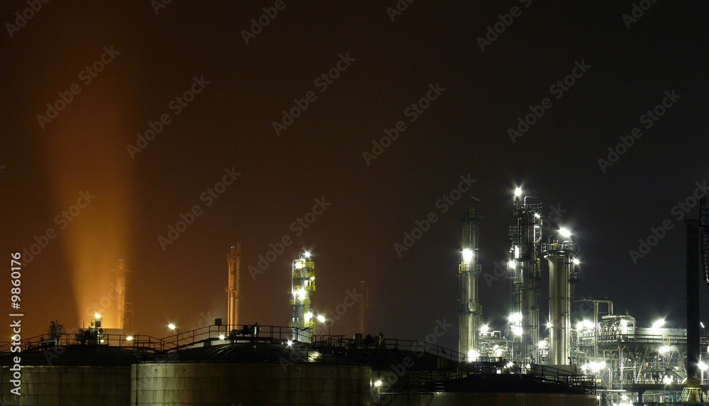 Fototapeta premium Raffineriebetrieb