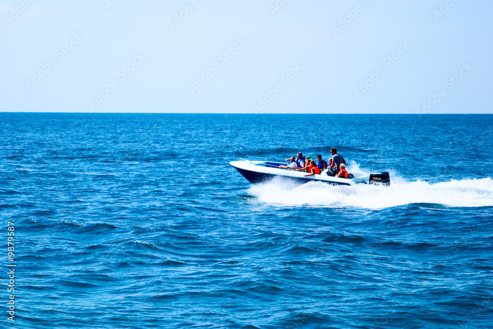 Speed boat at full speed on the high seas.