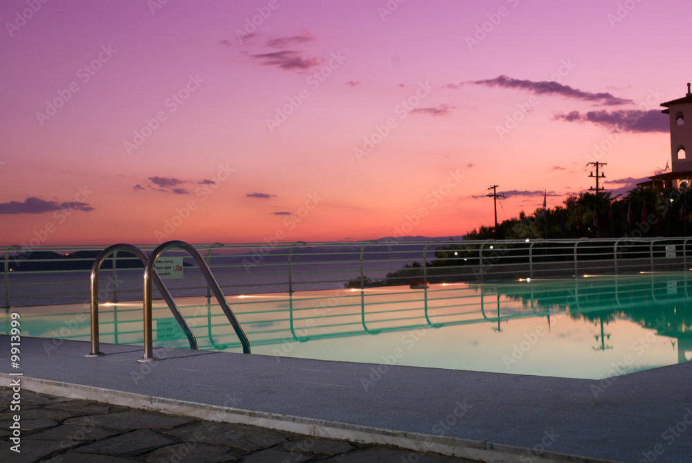Naklejka premium sunset in pool
