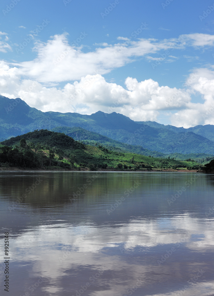 Colines de verdure au bord du Mékong - Laos