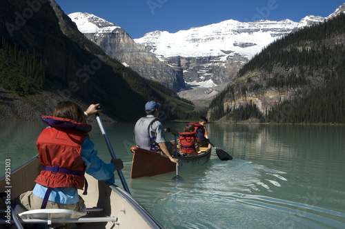 Obraz na płótnie paddling in Lake Louise w salonie
