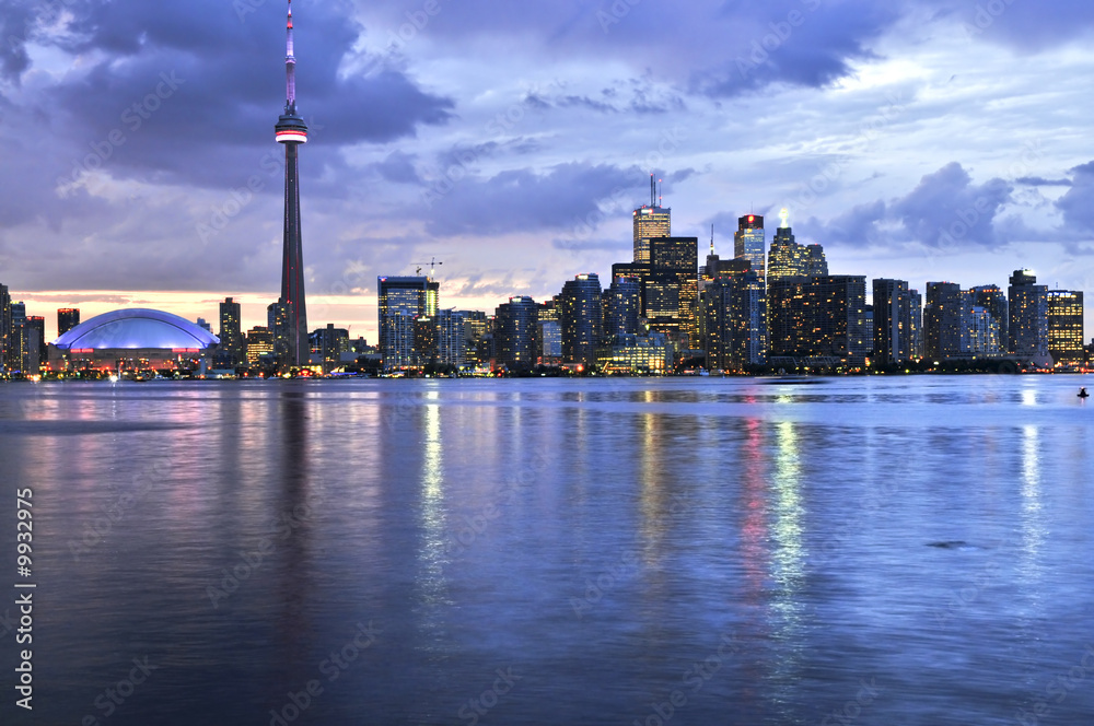 Obraz premium Scenic view at Toronto city waterfront skyline at sunset