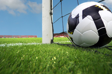 Papier peint photo Football Joueur de football en plein duel  © milphoto
