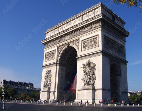 Arc de Triomphe en automne, Paris © fanfan