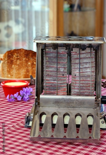Vintage working toaster and toast