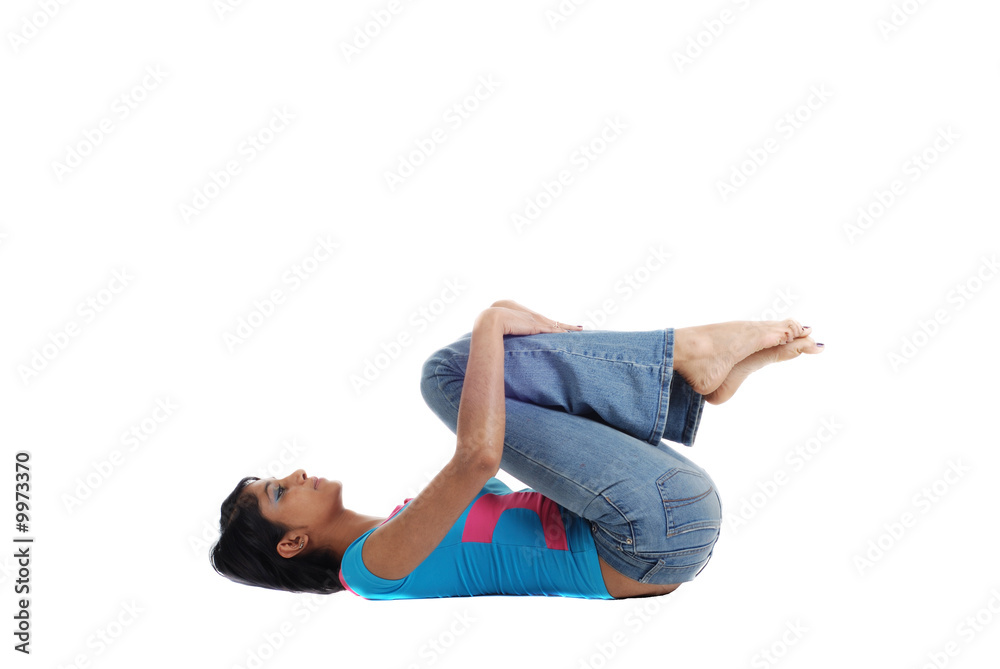 Lie on your back. Lie on your back. Lying down. Человек лежит на спине расслабленно. Ребенок лежит на полу.