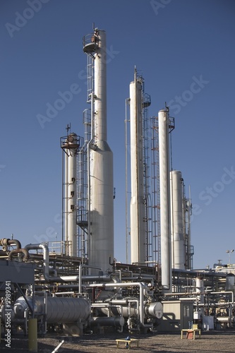 Natural gas processing plant on a pipeline