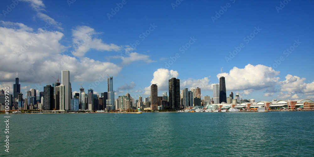 Fototapeta premium Lake Michigan and Chicago's Skyline