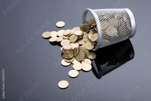 Tipped little basket and lot of money coins