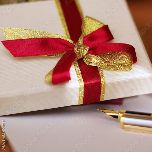 Gift and pen photo