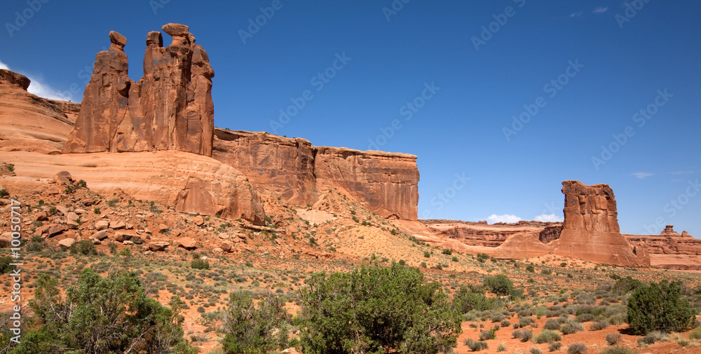 Panorama mit den Three Gossips und dem Sheep Rock Panorama mit den Three Gossips und dem Sheep Rock