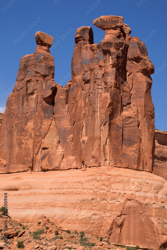 Fototapeta premium Panorama im Arches National Park mit den Three Gossips