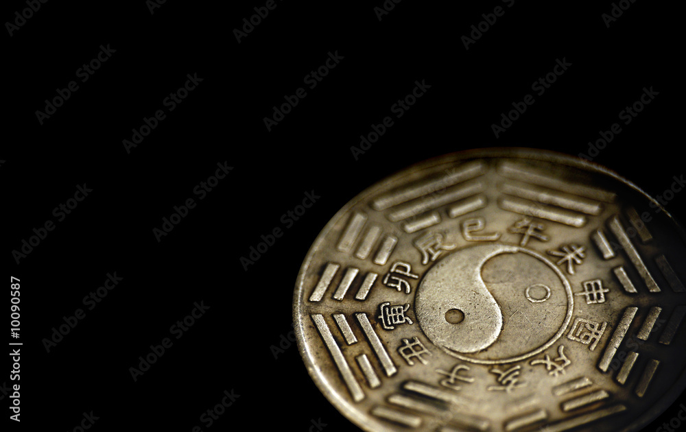 Naklejka premium The Chinese silver coin with Bagua and Hexagrams