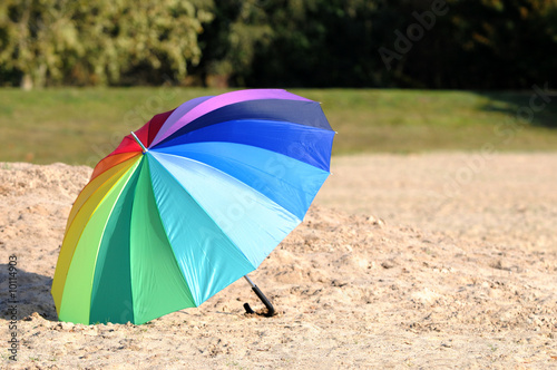 Regenschirm im Sand © Carola Schubbel