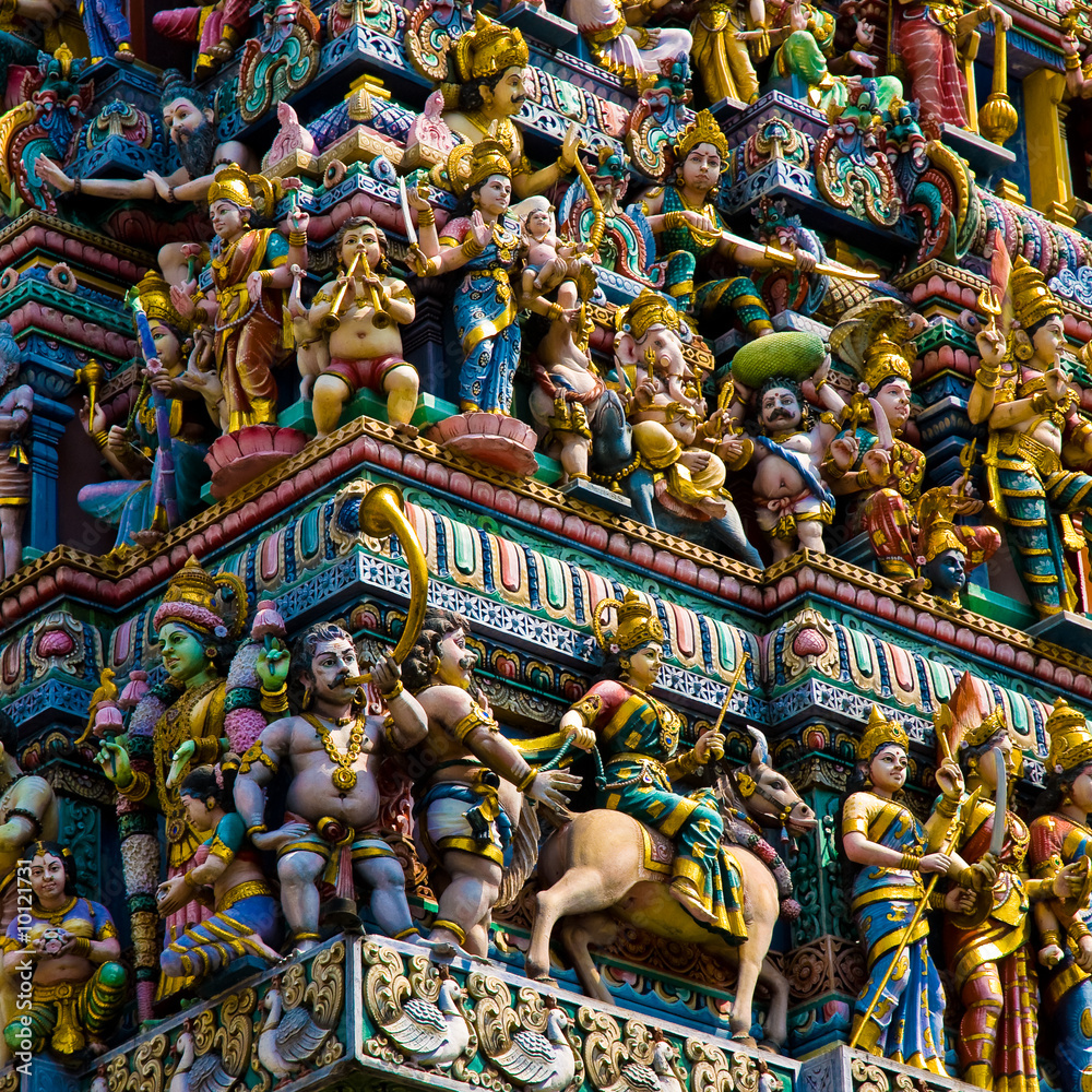 Naklejka premium hindu temple in singapore crowded with statues