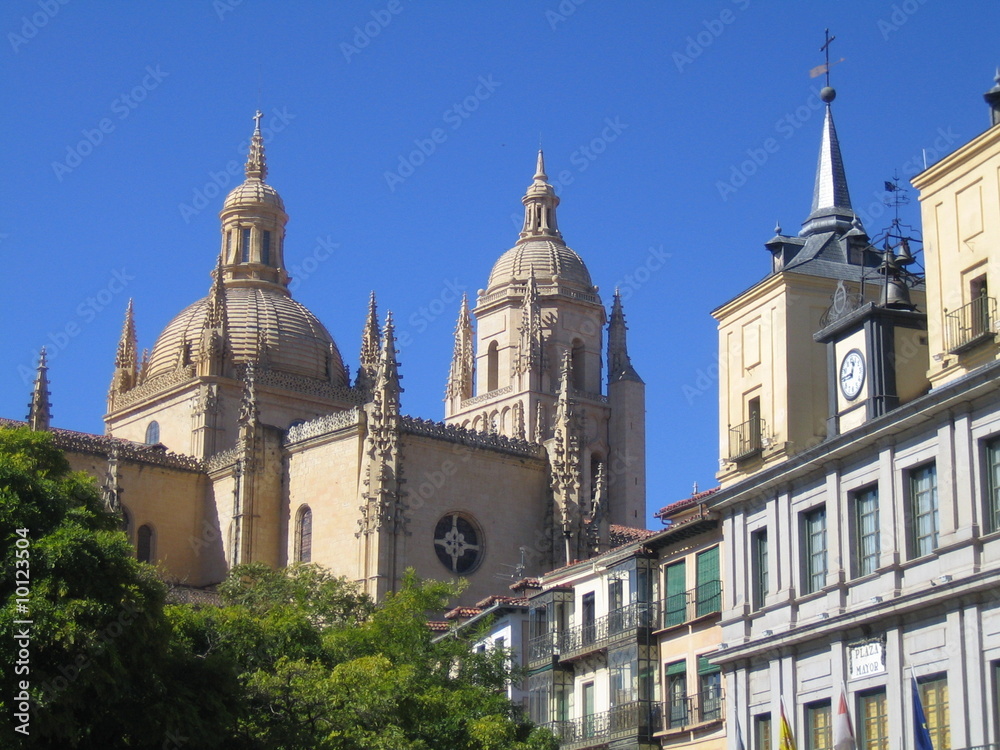 Vue depuis la plaza mayor de Segovia