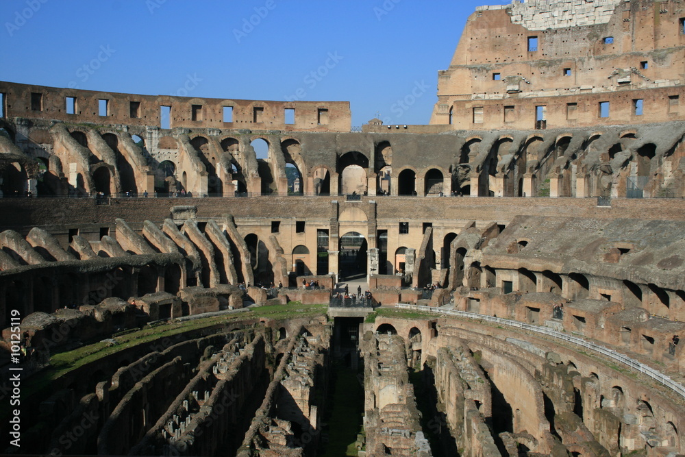 vue intérieure du Colisée de Rome