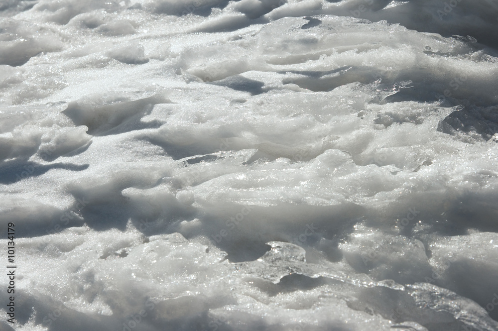 Obraz premium Wind form ice texture on winter mountain snow surface
