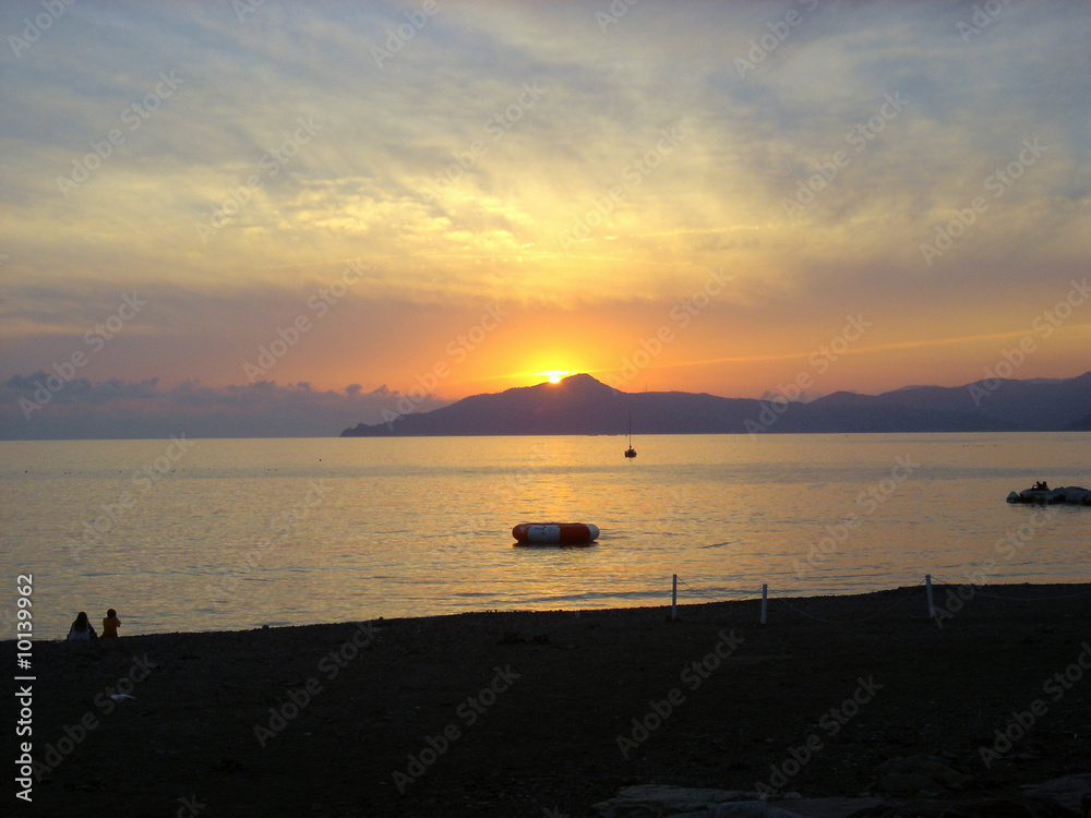 vista sul mare all'alba