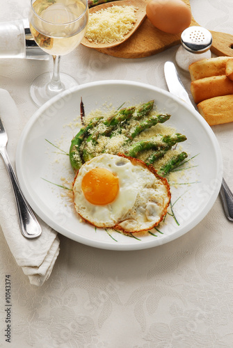 Asparagi con le uova in cereghin - Sparg a la milanesa
