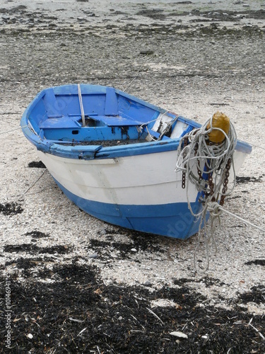 barque sur plage bretonne 08978