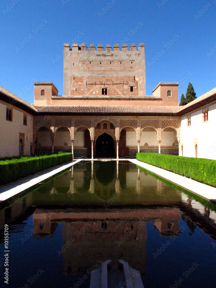 Fototapeta premium alhambra courtyard