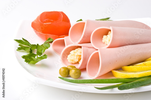 Rolls from sausage and cheese with vegetables