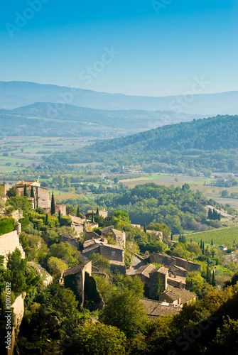 village de Gordes dans le Vaucluse en luberon  pacca 