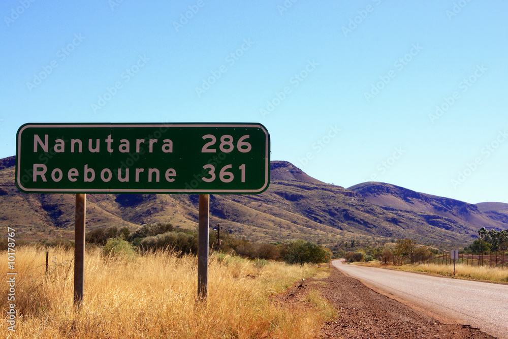 Strasse durch das Outback Australiens Strasse durch das Outback Australiens