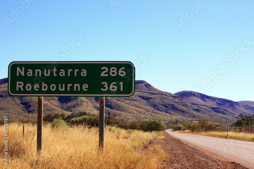 Strasse durch das Outback Australiens photo