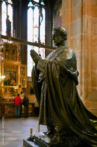 St Vitus's Cathedral inside statue