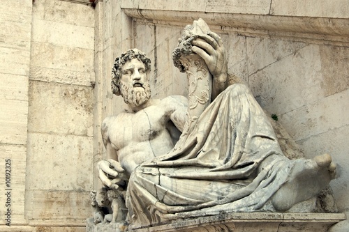 Statua del Palazzo Senatorio in piazza del Campidoglio
