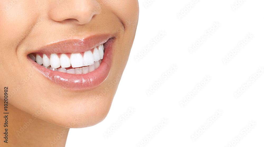 Obraz premium Piękna młoda kobieta zęby. Pojedynczo na białym tle.