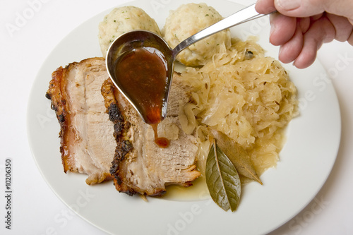 Schweinsbraten mit Semmelknödel und Sauerkraut photo