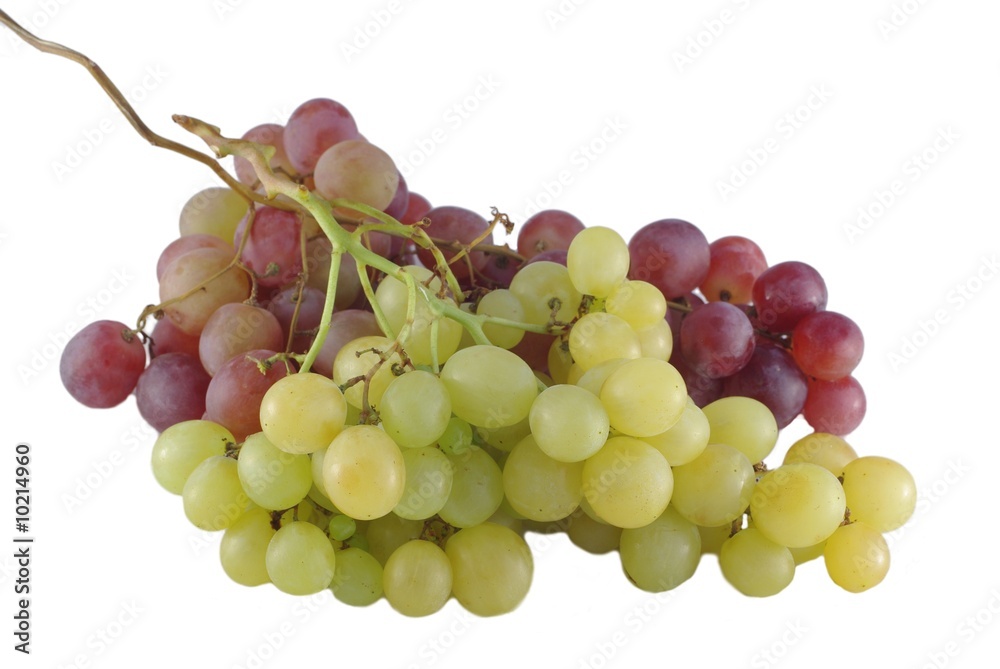 matur grapes on white background