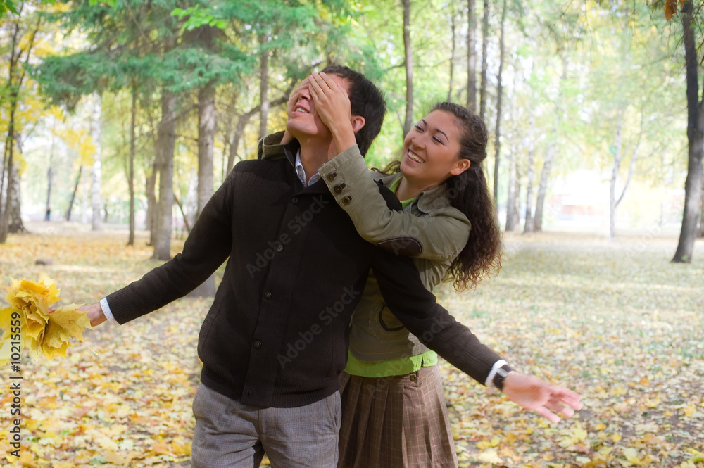 Fototapeta premium Young beautiful couple have fun In autumn outdoors
