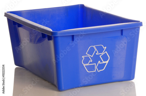Obraz na płótnie blue recycle bin isolated on a white background