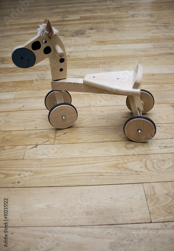 cavalluccio in legno photo