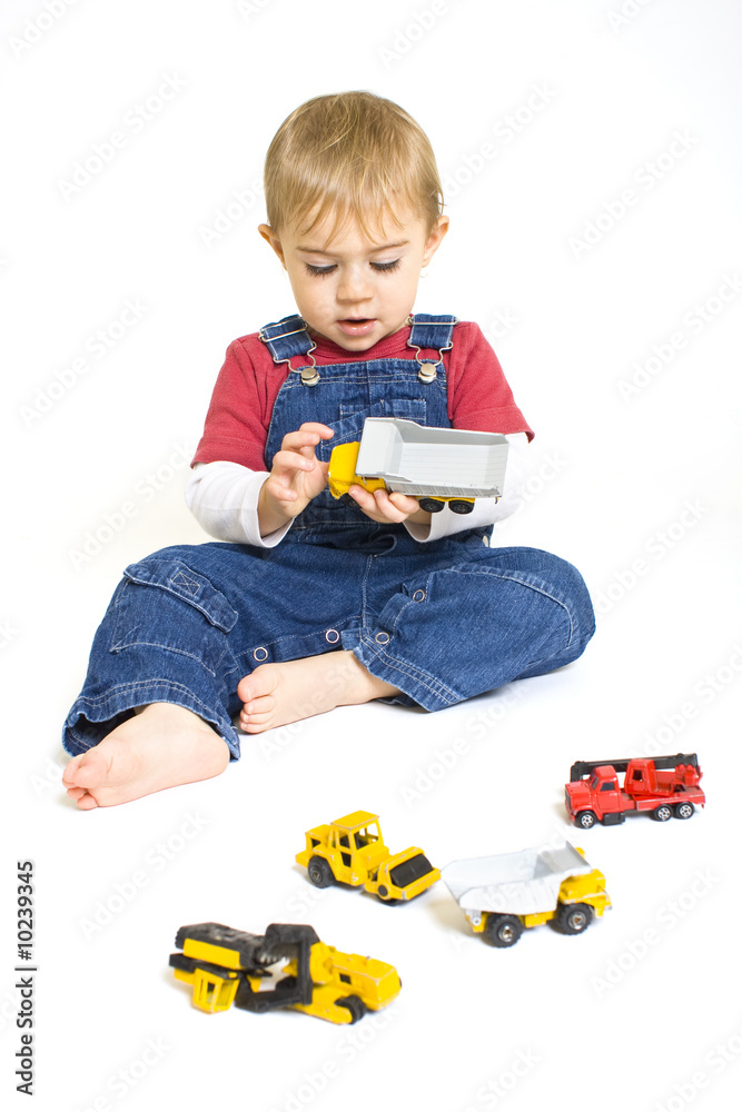 jouer enfant bébé voiture camion calme garçon jeu imagination
