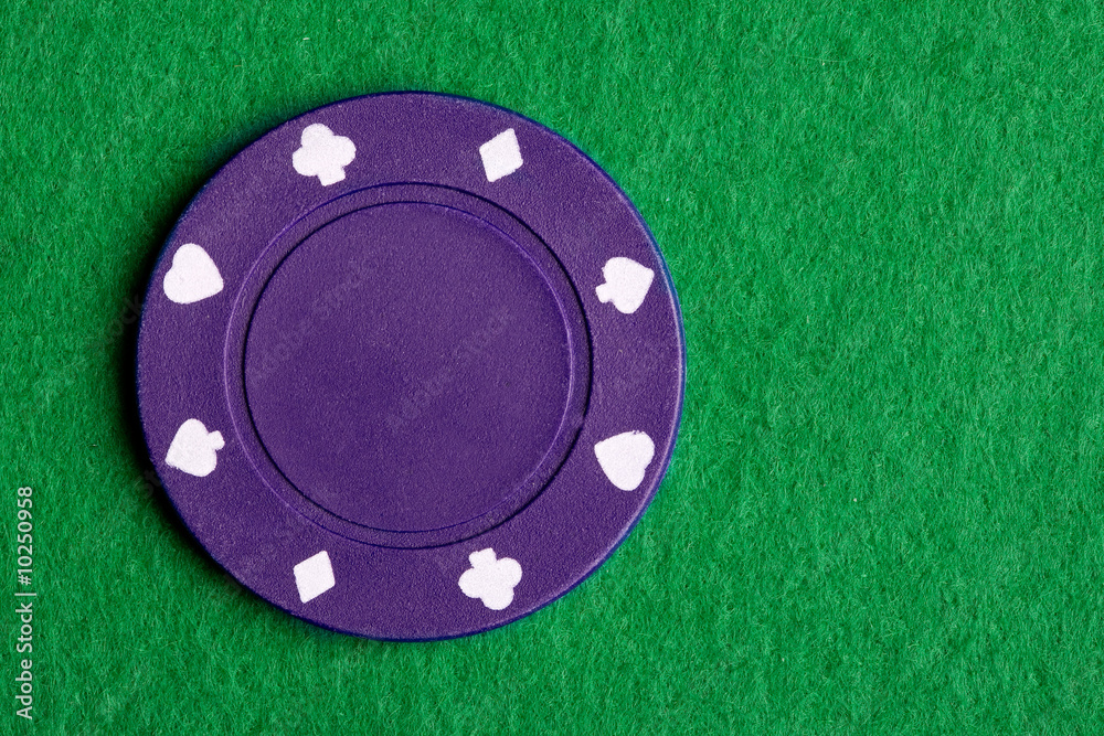Naklejka premium A $500 purple poker chip