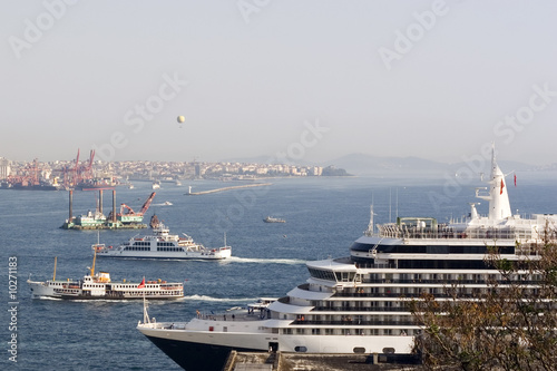 Istanbul Harbor © Faraways