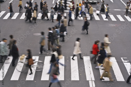 Obraz na plátně Group of people crossing the street-upper view